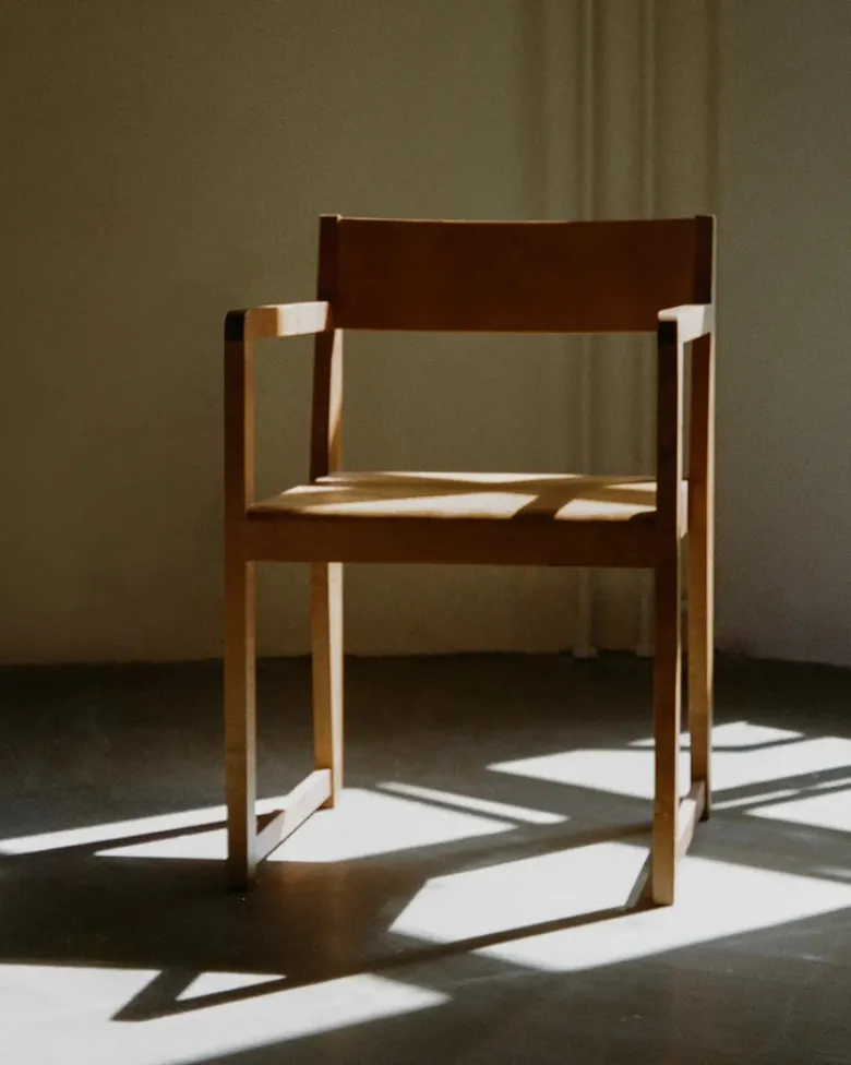 Armrest Chair 01