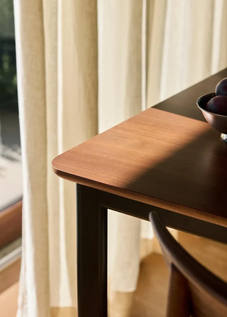 Drip HW115 Table