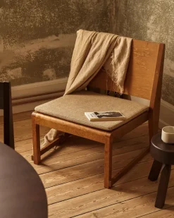 Easy Chair 01