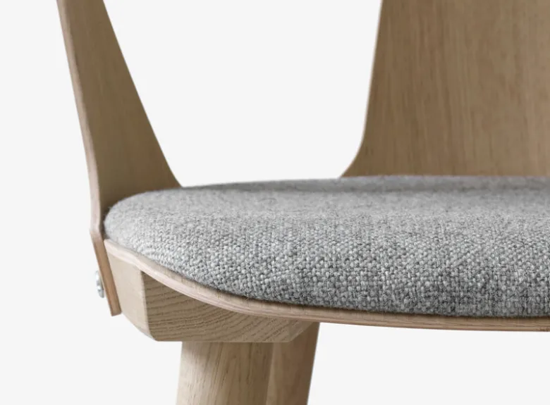 In Between Chair SK2