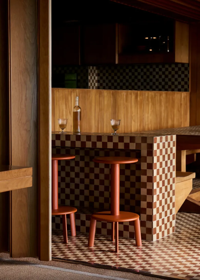 Massif AV39 Counter Stool