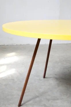 Round Table