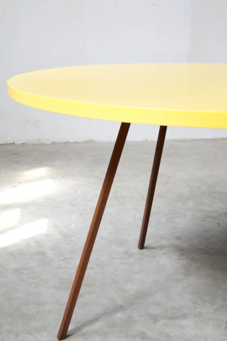 Round Table